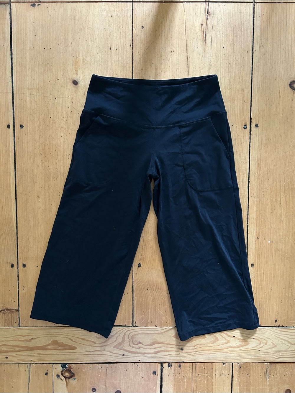 Y2K Black Wide-Leg Active Capri Pants